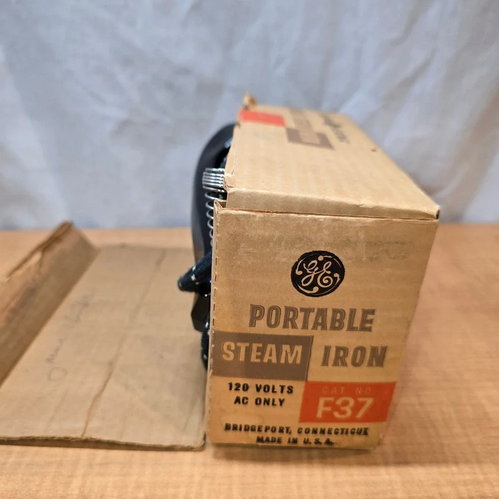 Vintage GE Portable Steam Iron Manual Iron Warranty with box‎ TESTED WORKS!